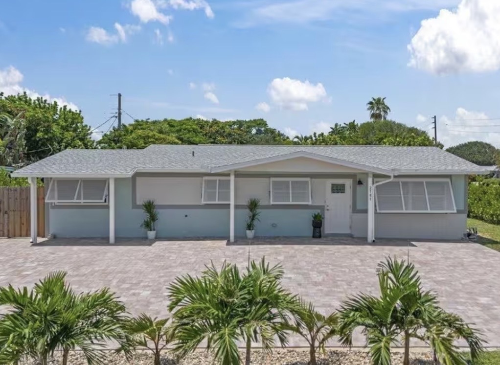 Exterior 3 minutes from the beach