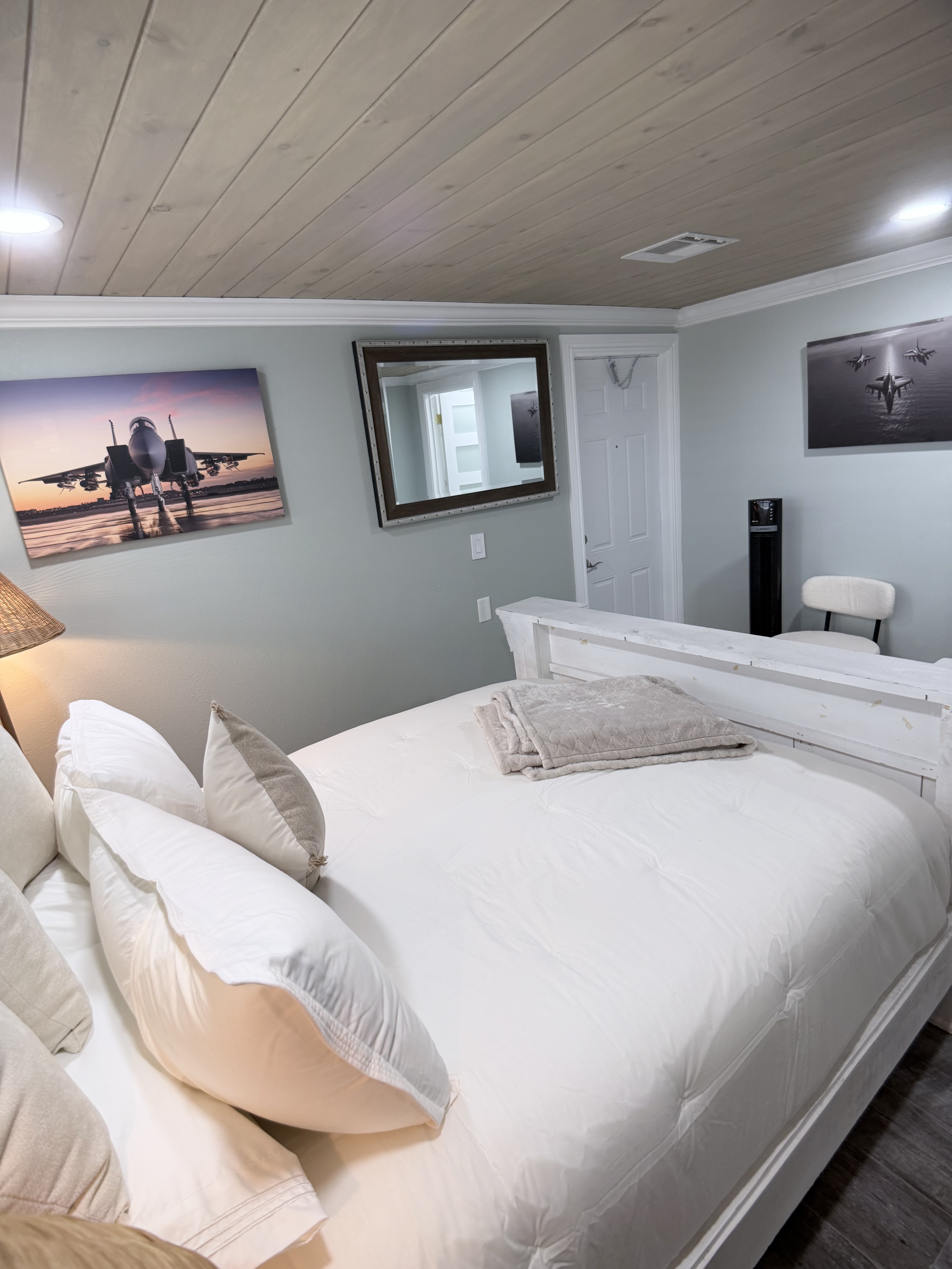 Aviator Bedroom — King Bed