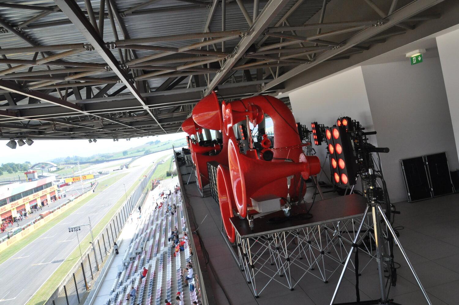 Racing circuit red Pequod installation