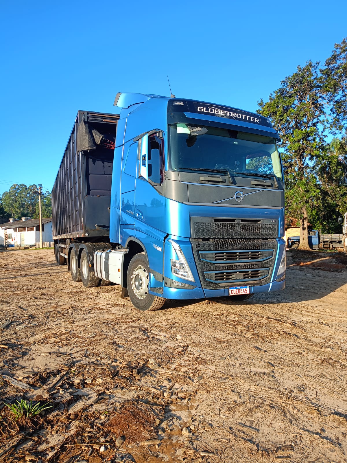 Volvo FH 540 Globetrotter da frota G.N. Florestal — vista frontal