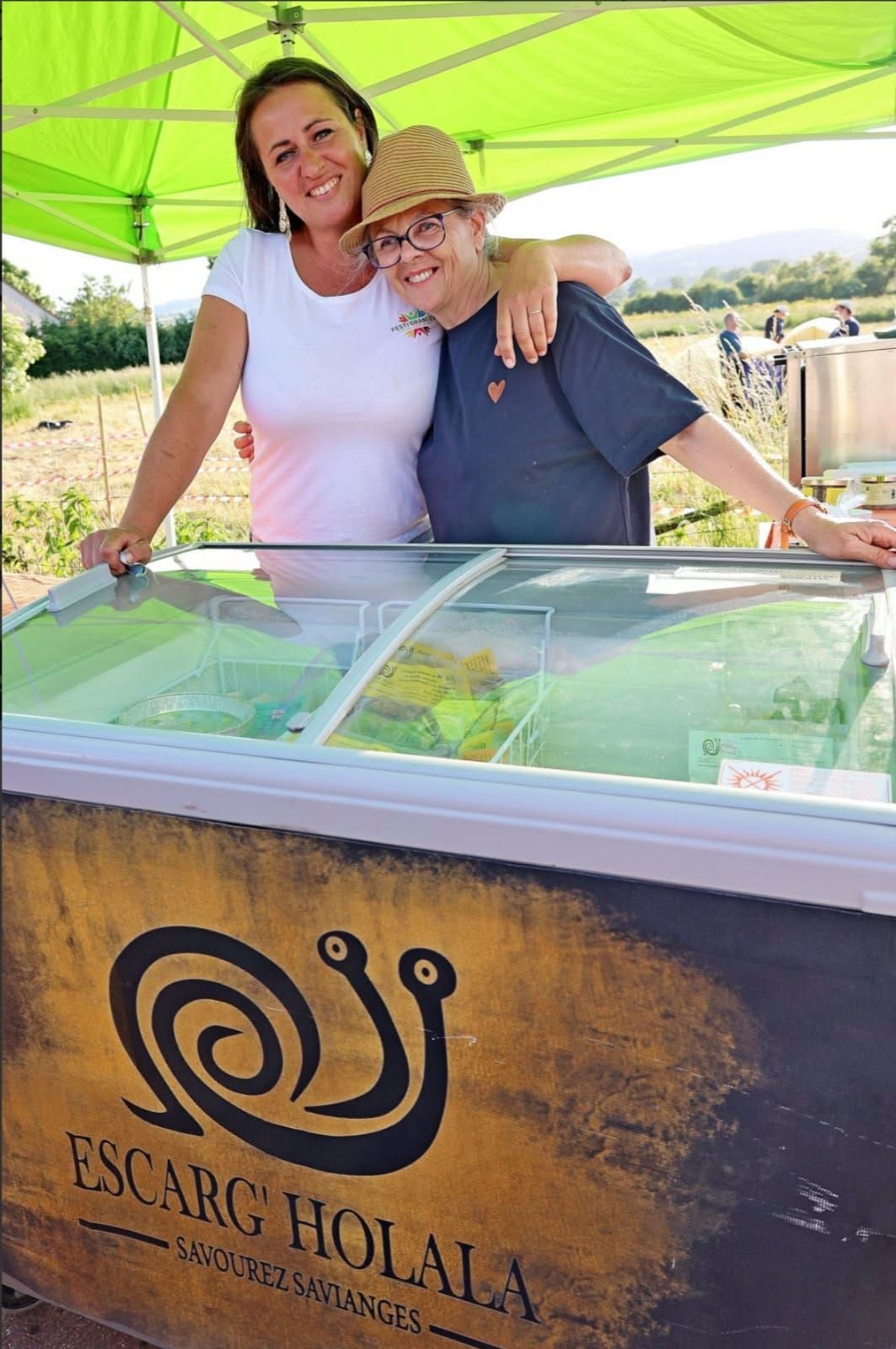 Béatrice et sa fille au stand Escarg'Holala