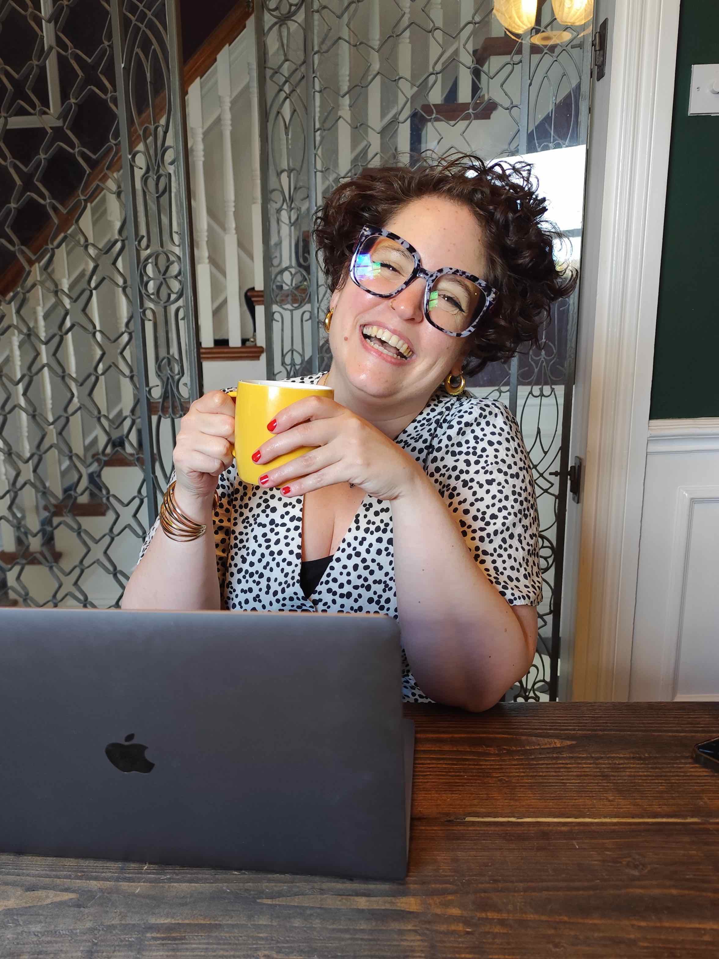Magdalena working calmly with coffee and laptop
