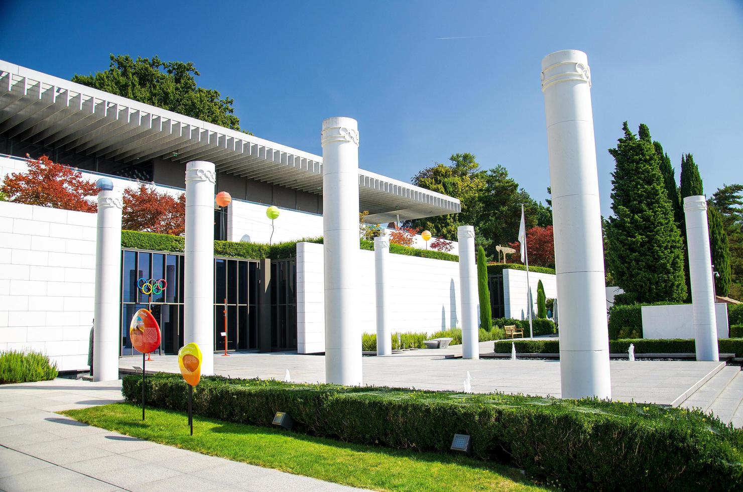 Façade du Musée Olympique avec colonnes blanches