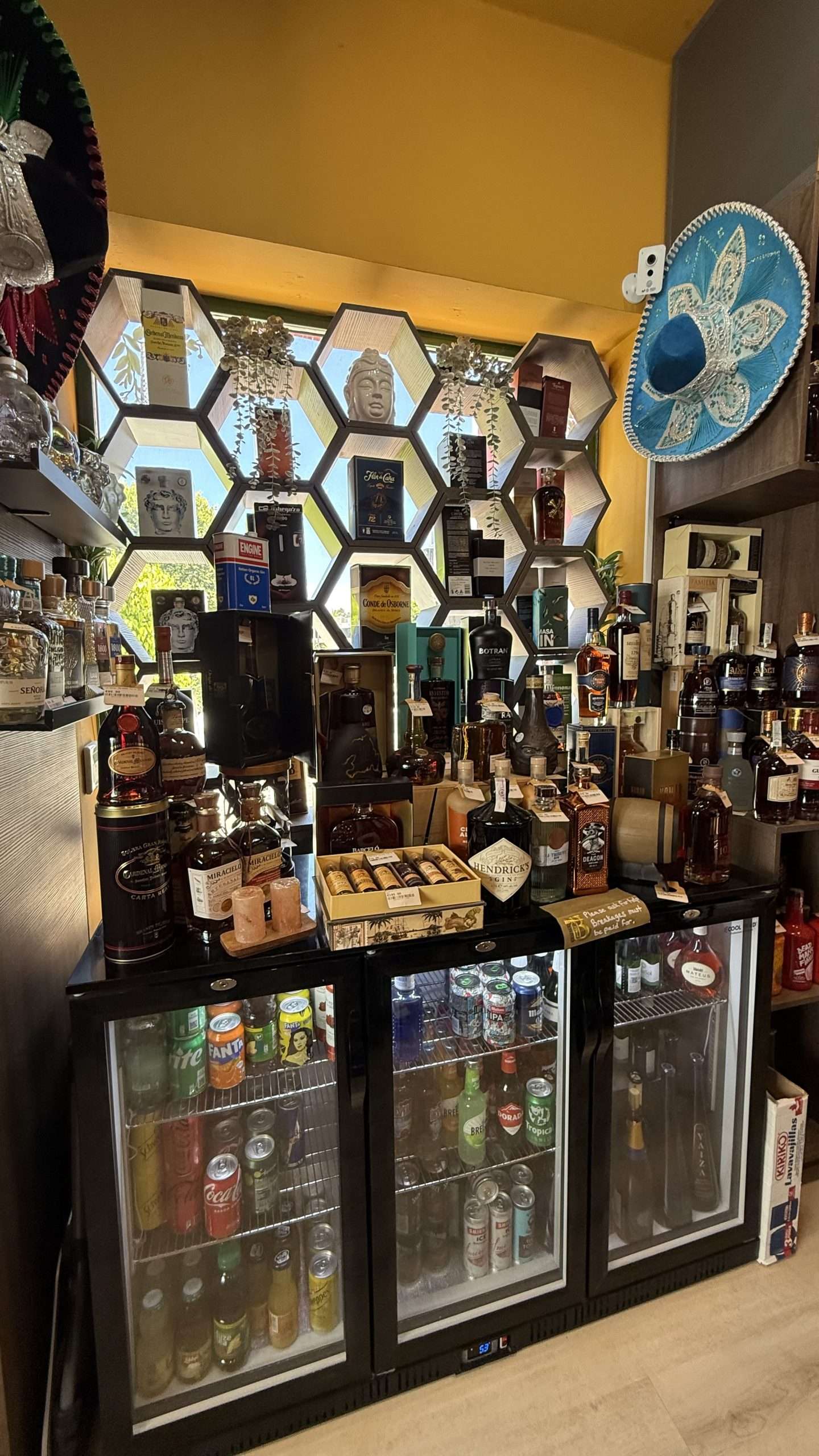 Brunchi Lanzarote Gifts & Wine, cervecerías en Yaiza