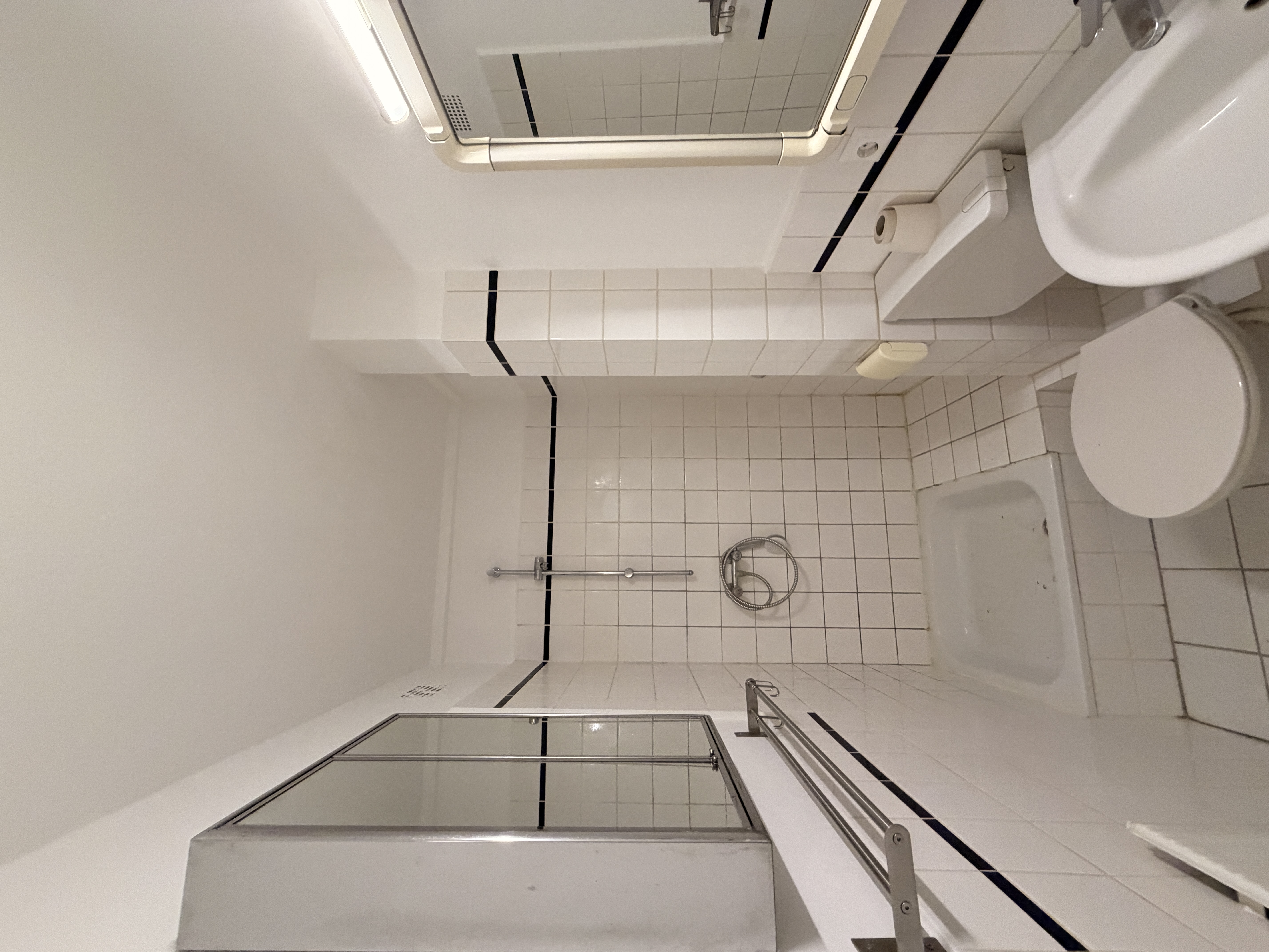 Badezimmer nach der professionellen Wiederherstellung