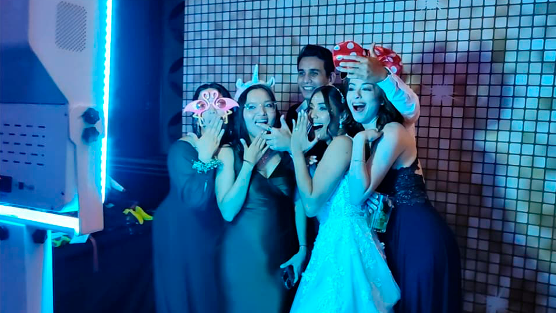 Photo Booth Tradicional - Servicio de photo booth profesional en Costa Rica