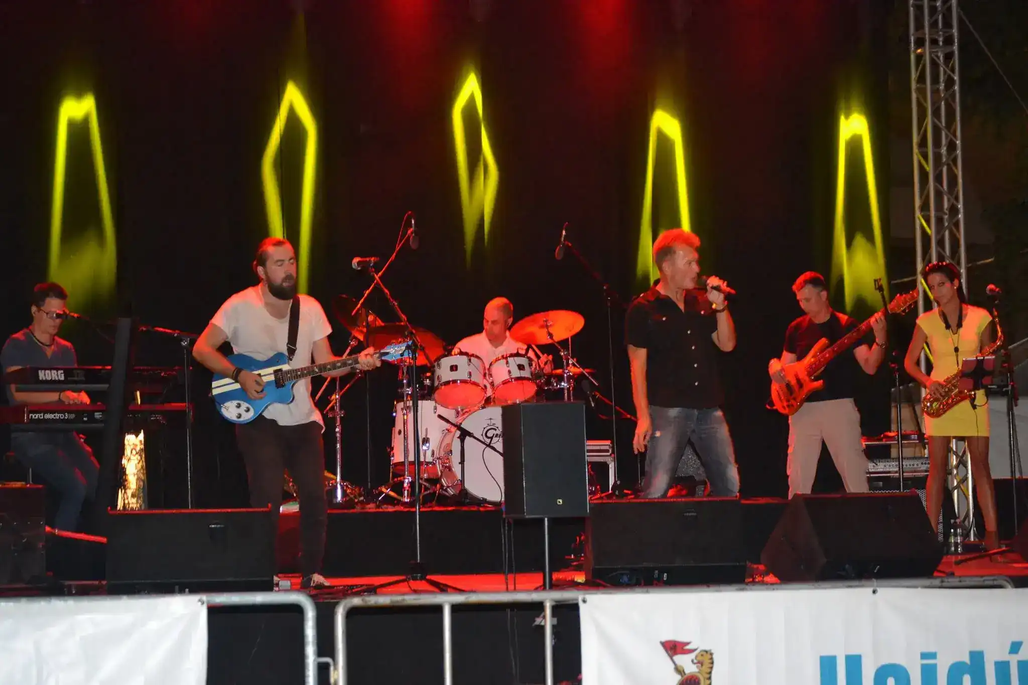 Charge koncert pillanat 1