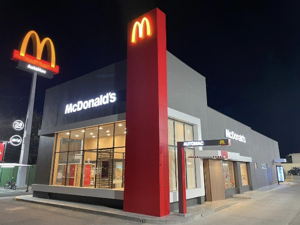 McDonald's con columna roja — obra CITI