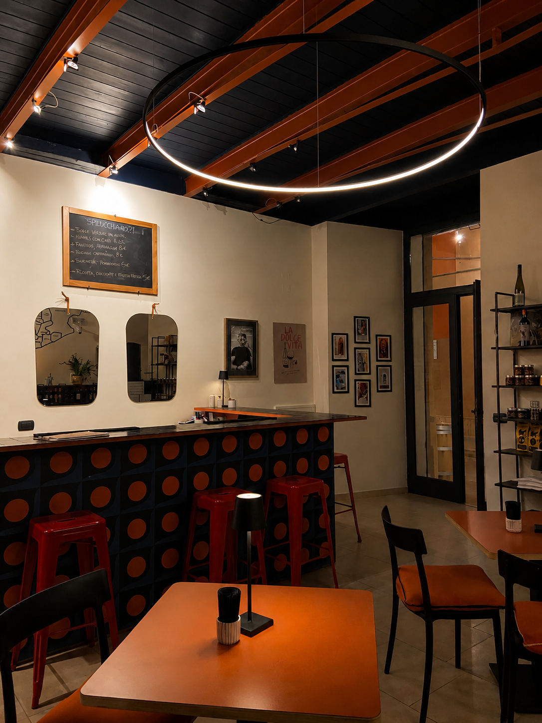 Sala del locale e bancone