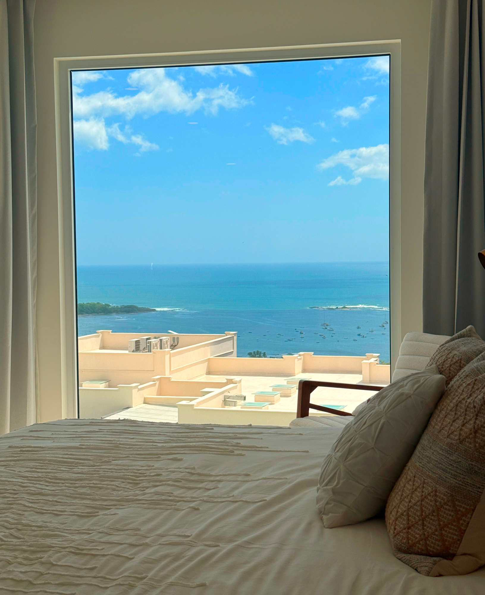 La Vista 3-Bedroom Ocean View Residence