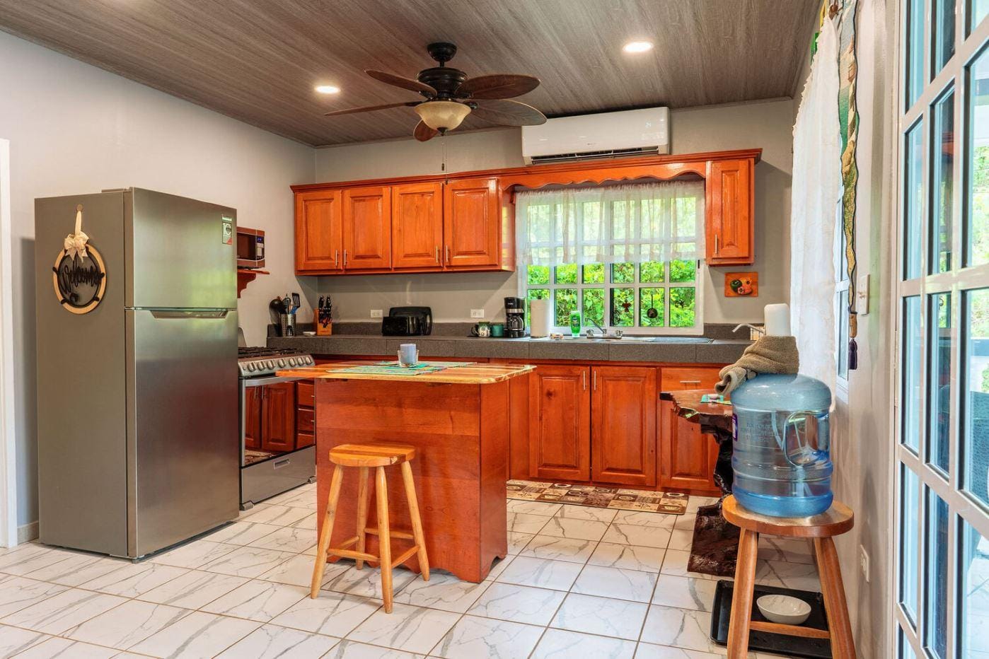 Custom Kitchens & Cabinetry