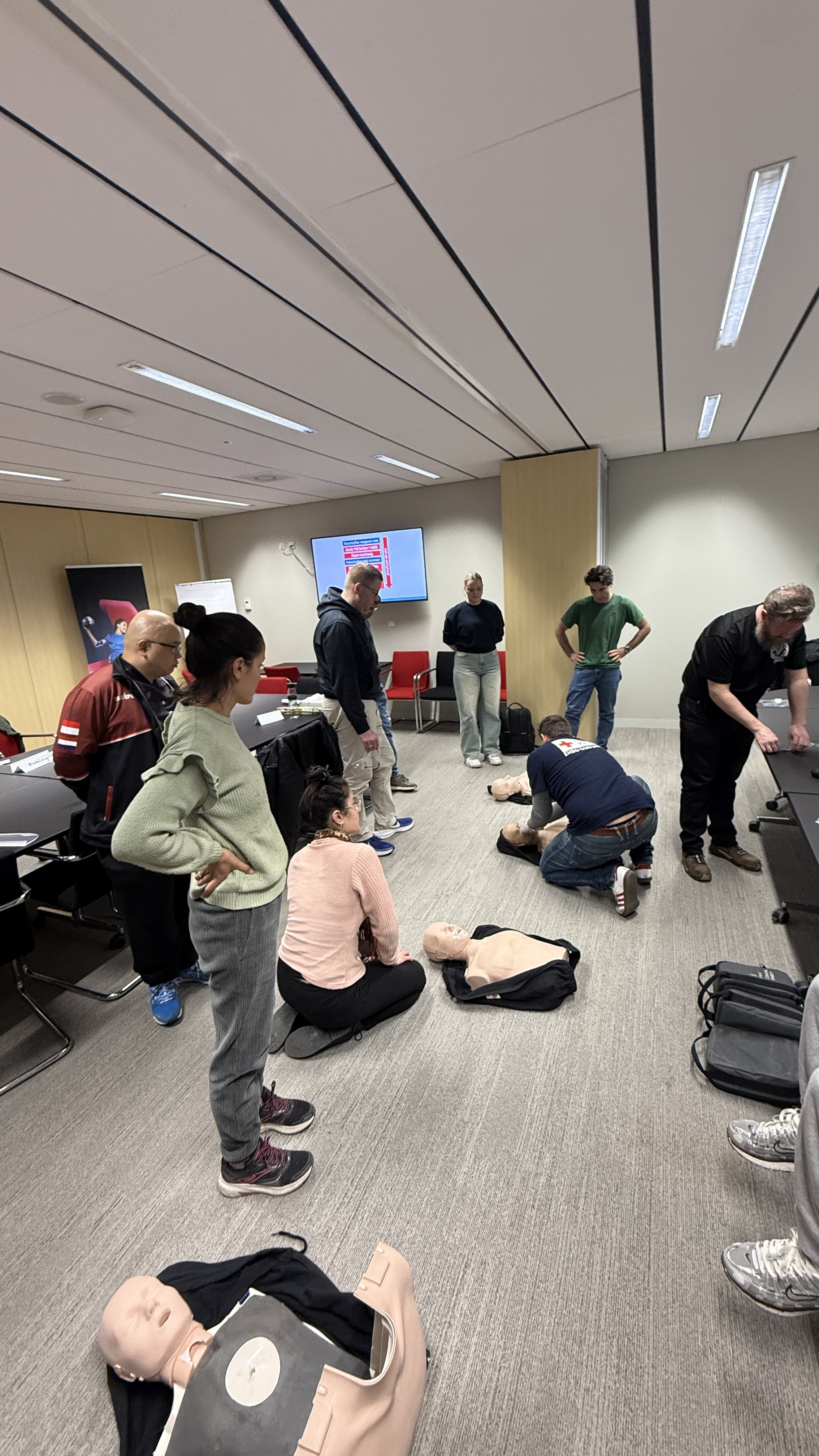 EHBO training - Groepsoefening reanimatie en AED