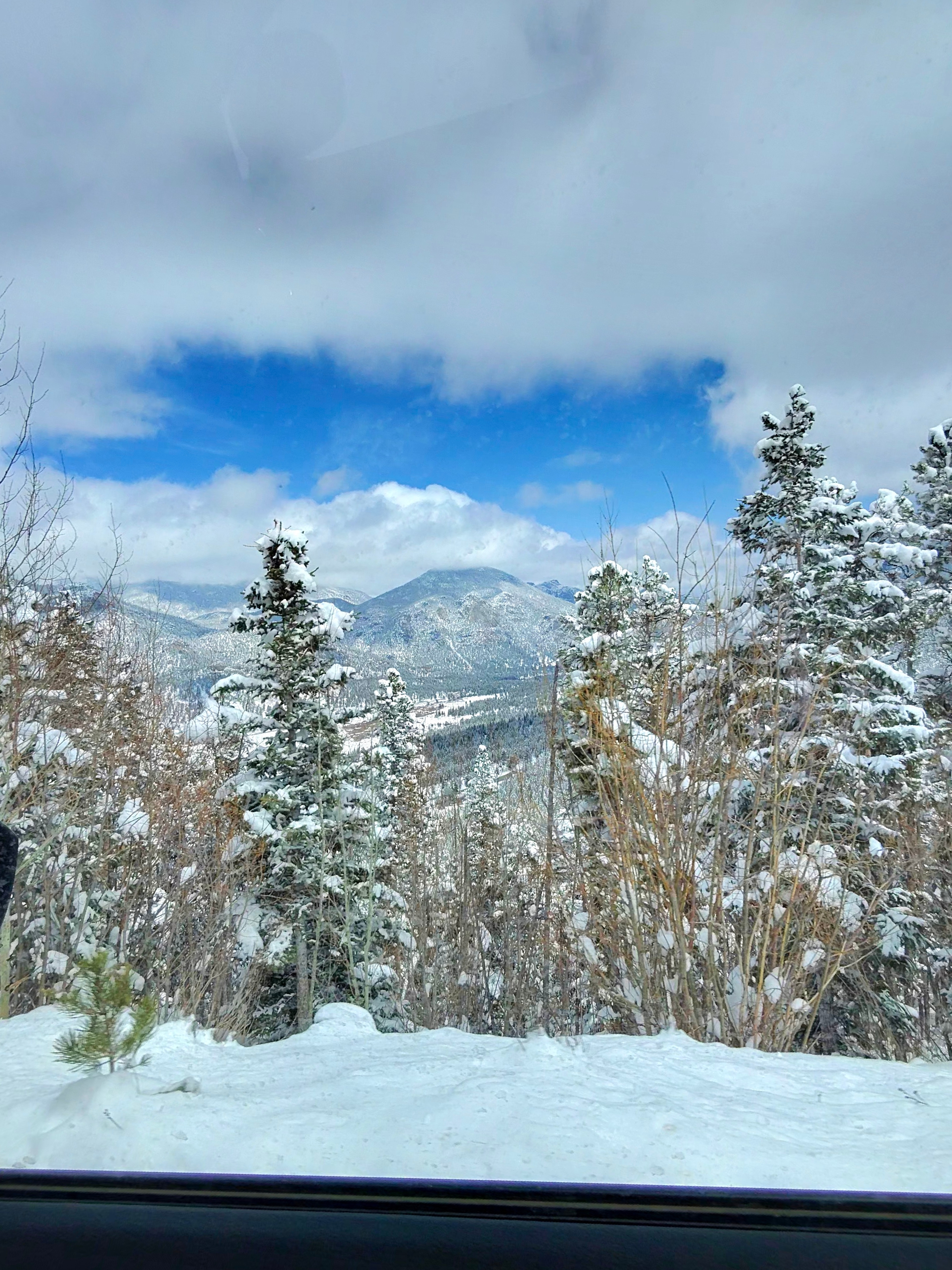 Panoramic mountain view from Pine Ridge — winter landscape