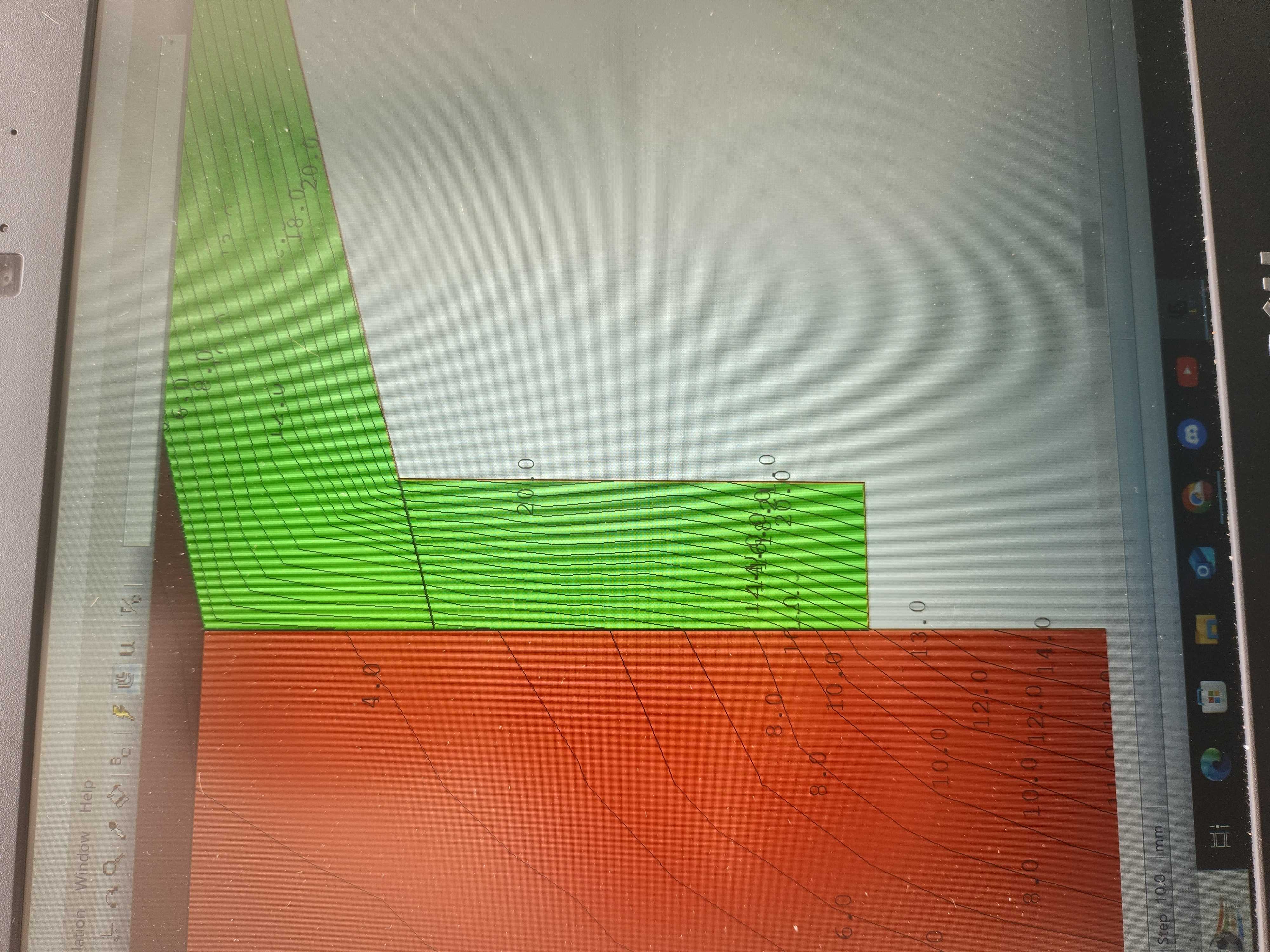 Thermal-bridge modelling of the ceiling-to-wall junction with insulation continued approximately 400 mm down the wall. The extended insulation improves internal surface temperatures and reduces the concentration of heat loss at the corner.