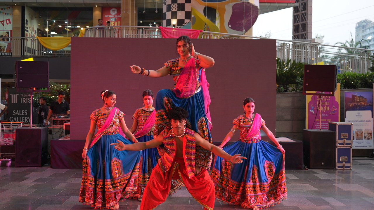 DDANCEBUG Entertainment Studio - Premium Dance Studio | Delhi