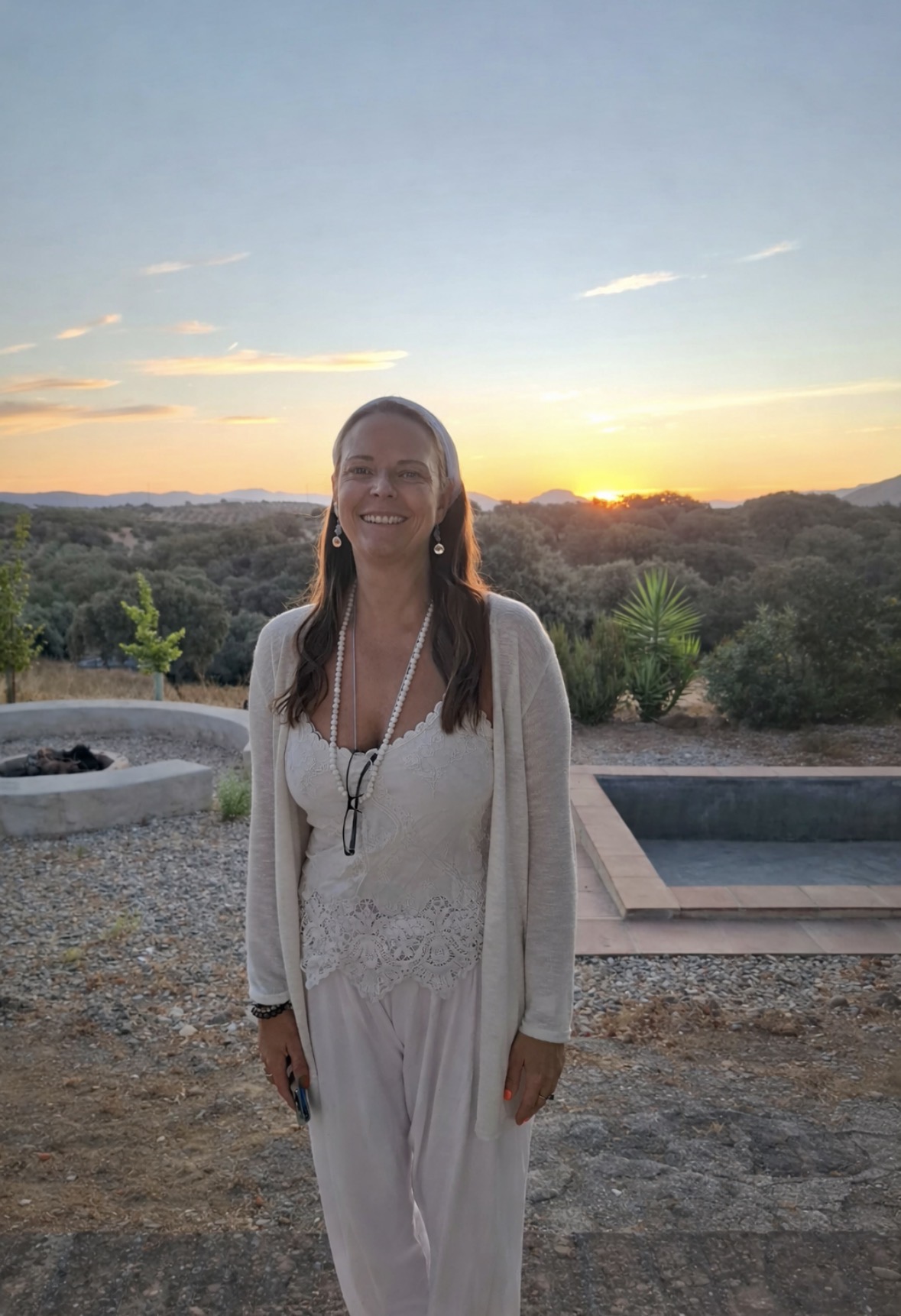 Annelie Lily yoga teacher at sunset during a retreat in Spain