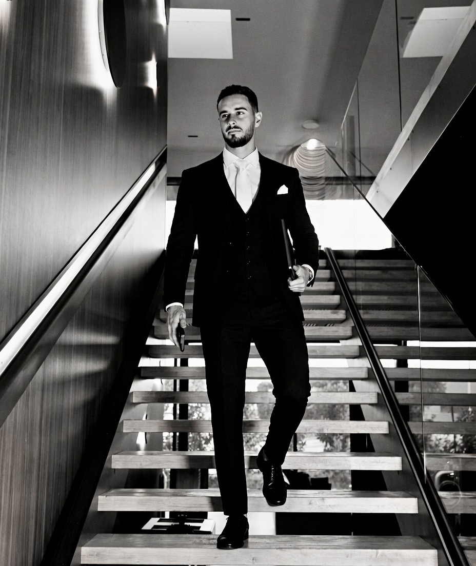 Maxime Laforgue en costume