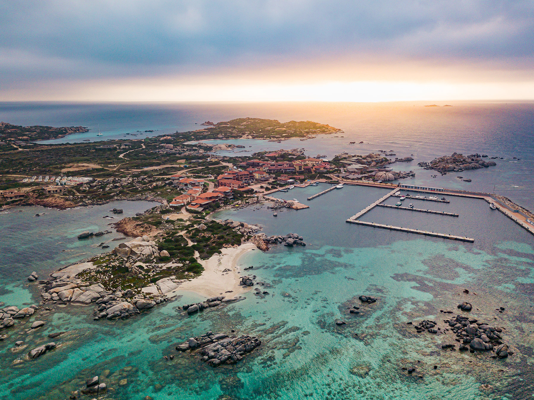 Île de Cavallo — port privé et lagon turquoise