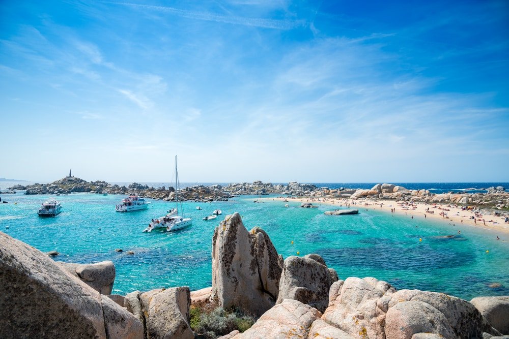 Îles Lavezzi — réserve naturelle entre Corse et Sardaigne, eaux turquoise