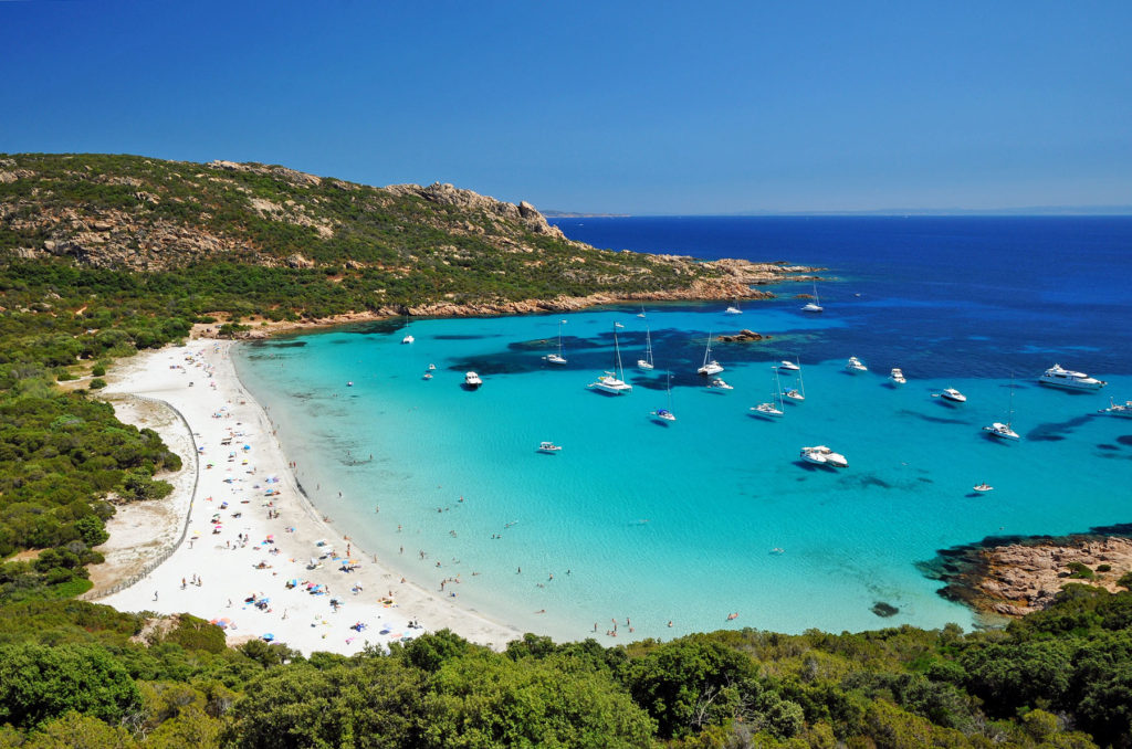 Plage de Roccapina — mouillage en catamaran, eaux turquoise