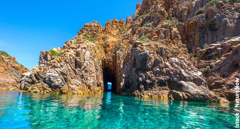 Calanques de Piana — orgues de pierre rouge UNESCO depuis la mer
