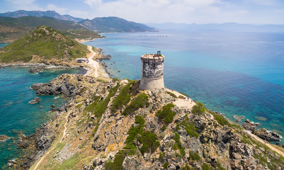 Îles Sanguinaires (Ajaccio) — tour génoise et coucher de soleil mythique