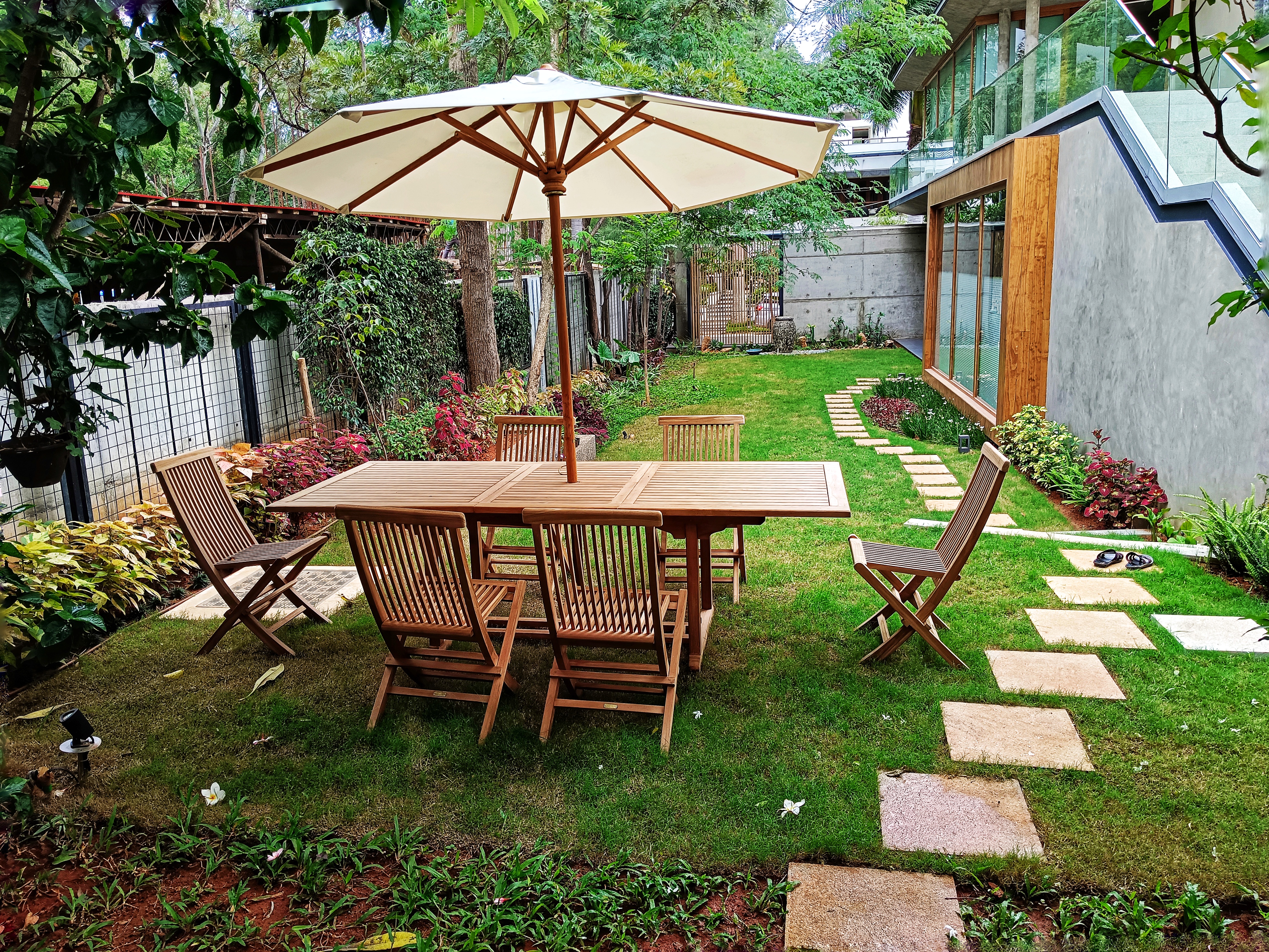 Outdoor Dining Space