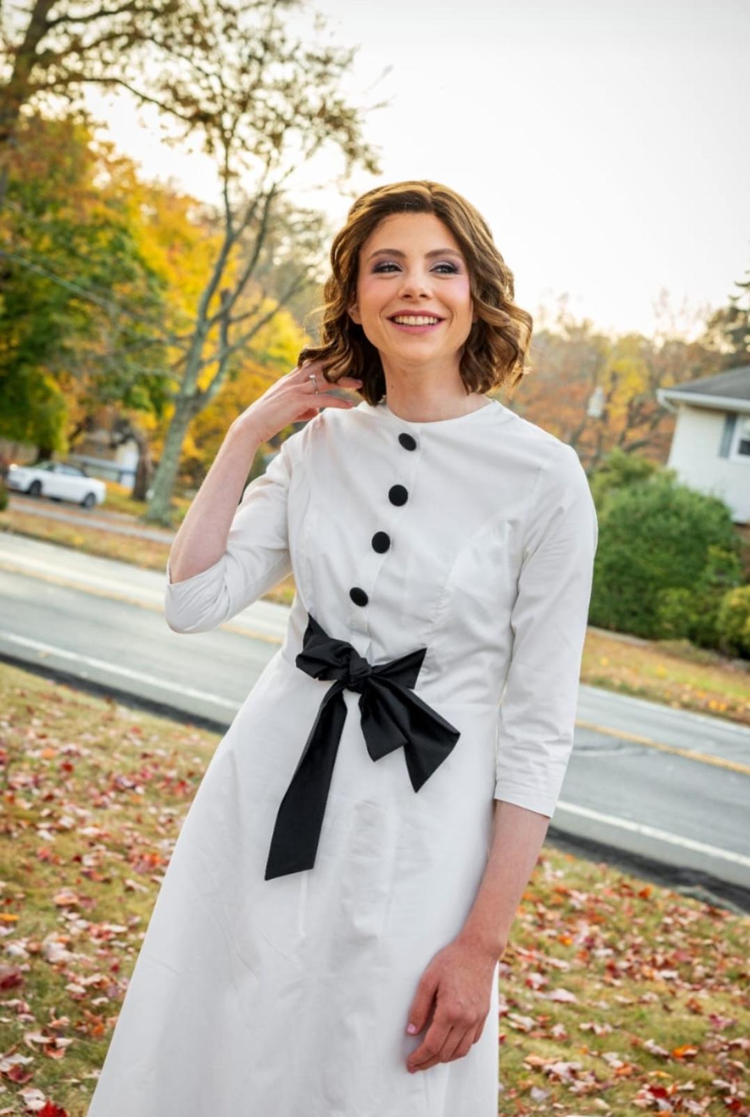 Batya Kahn, portrait