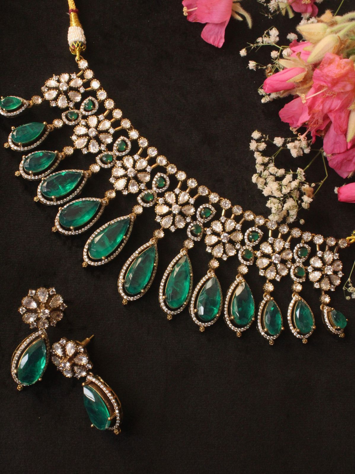 Beautiful Emerald and Polki Diamond Set - DBS-BS002