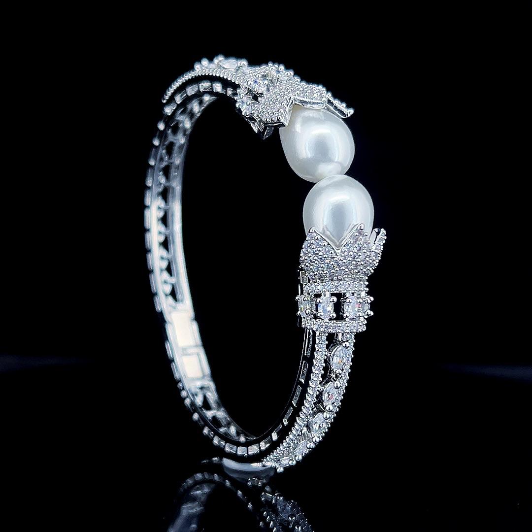 Classic Diamond and Pearl Bracelet - DBS-BG005