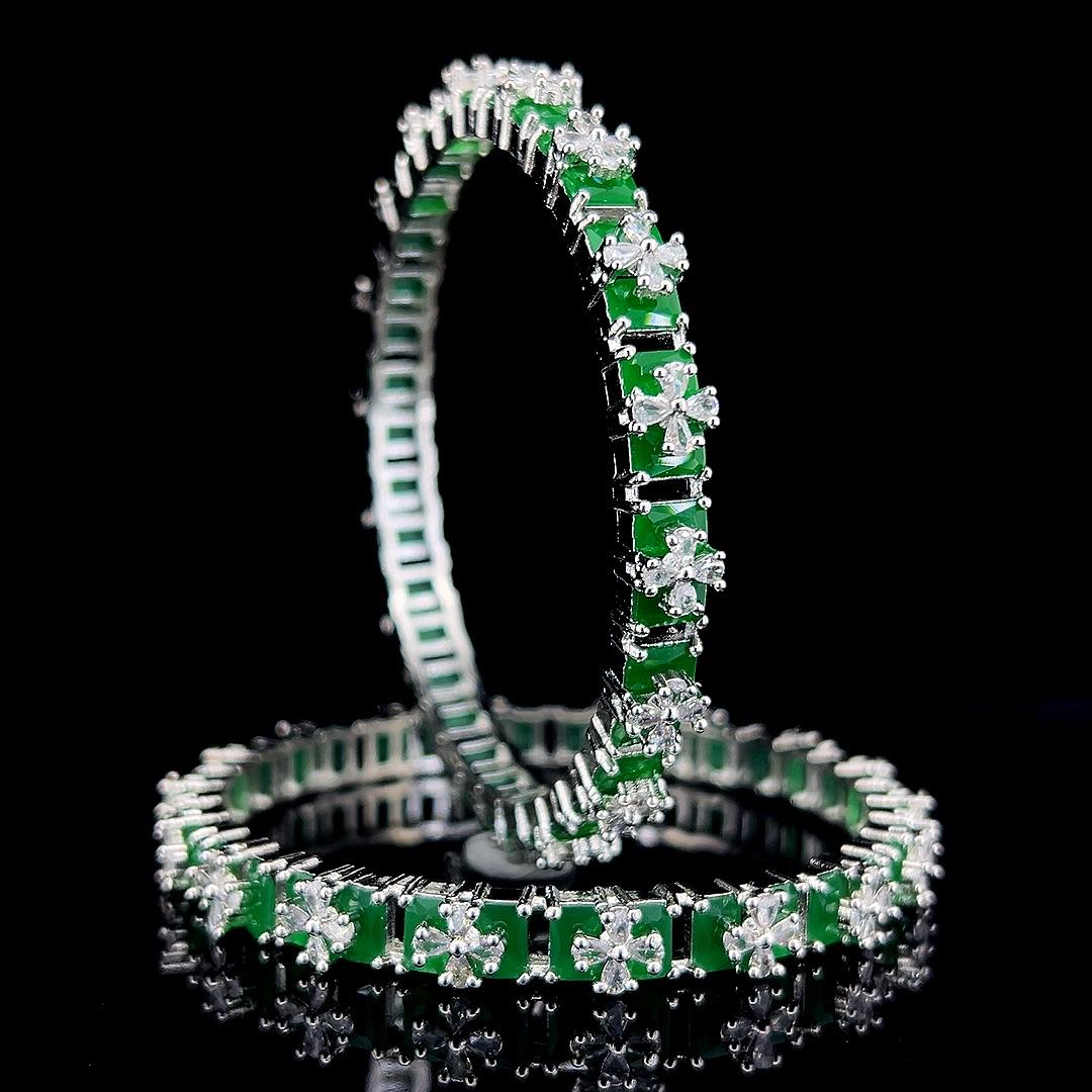 Beautiful emerald diamond bangle set