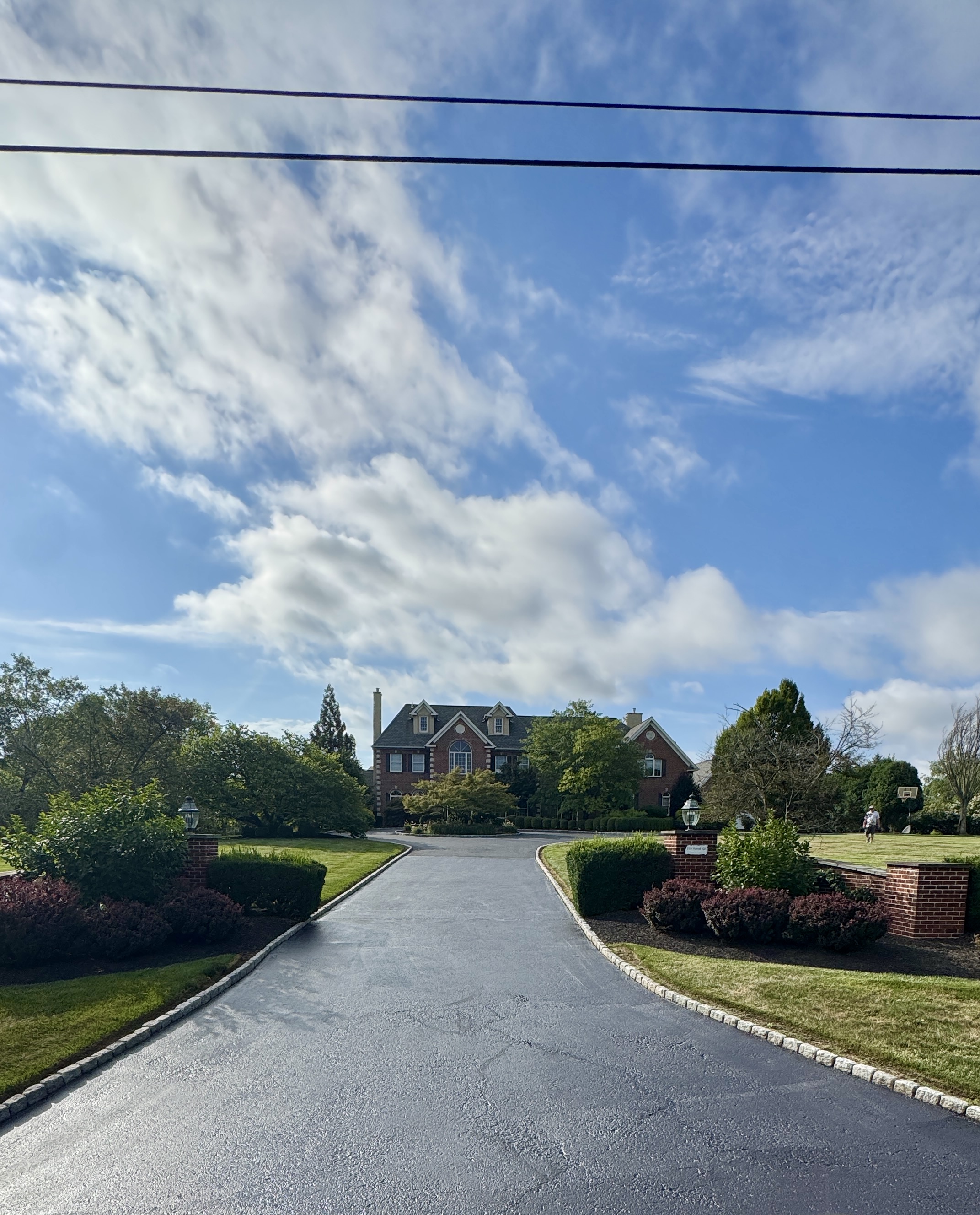 Freshly sealcoated estate driveway by Rapid Response