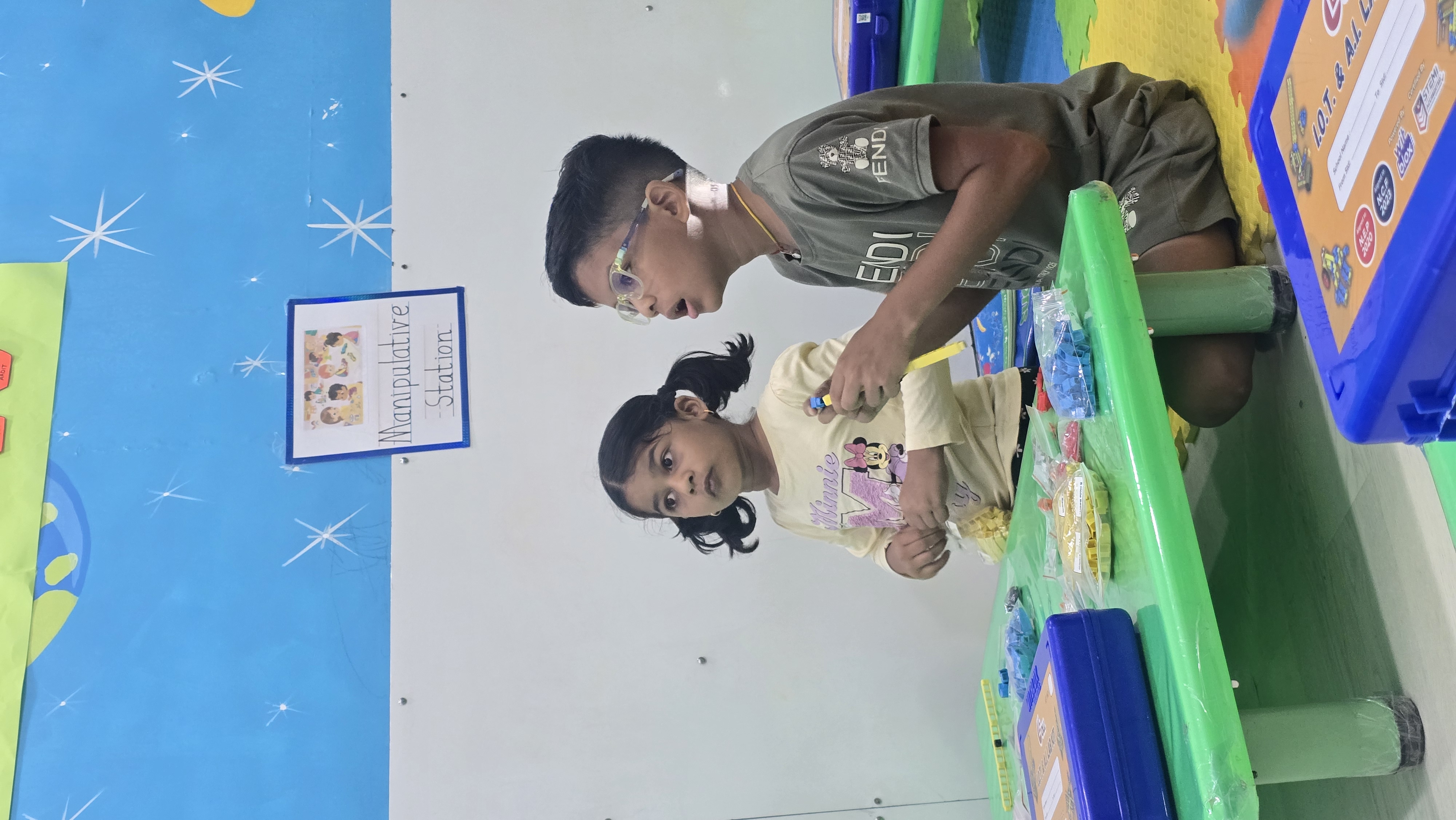 Manipulative station