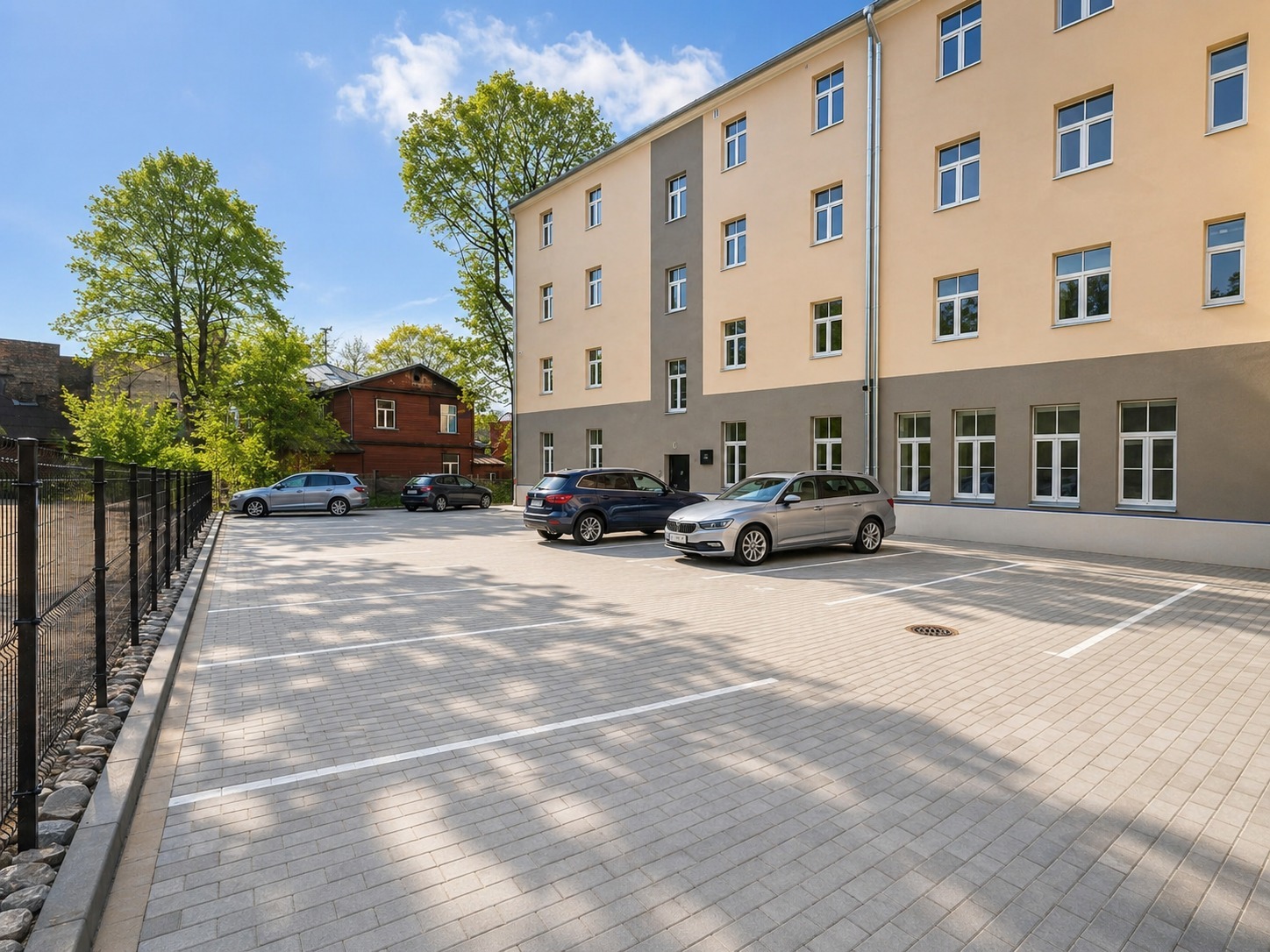 Daugavpils 10,12 — iekšpagalms