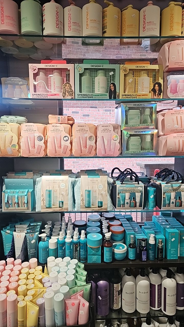 In-salon retail wall — Design.Me, Moroccan Oil