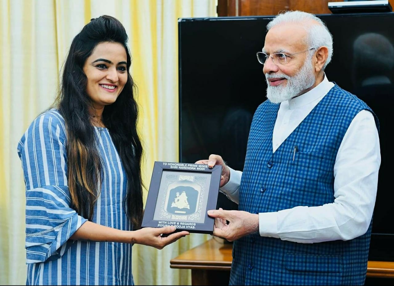 Hon'ble Prime Minister Shri Narendra Modi receiving an Aarya24KT gift