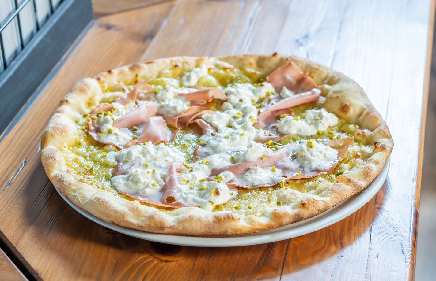 Pizza Mortadella e Burrata