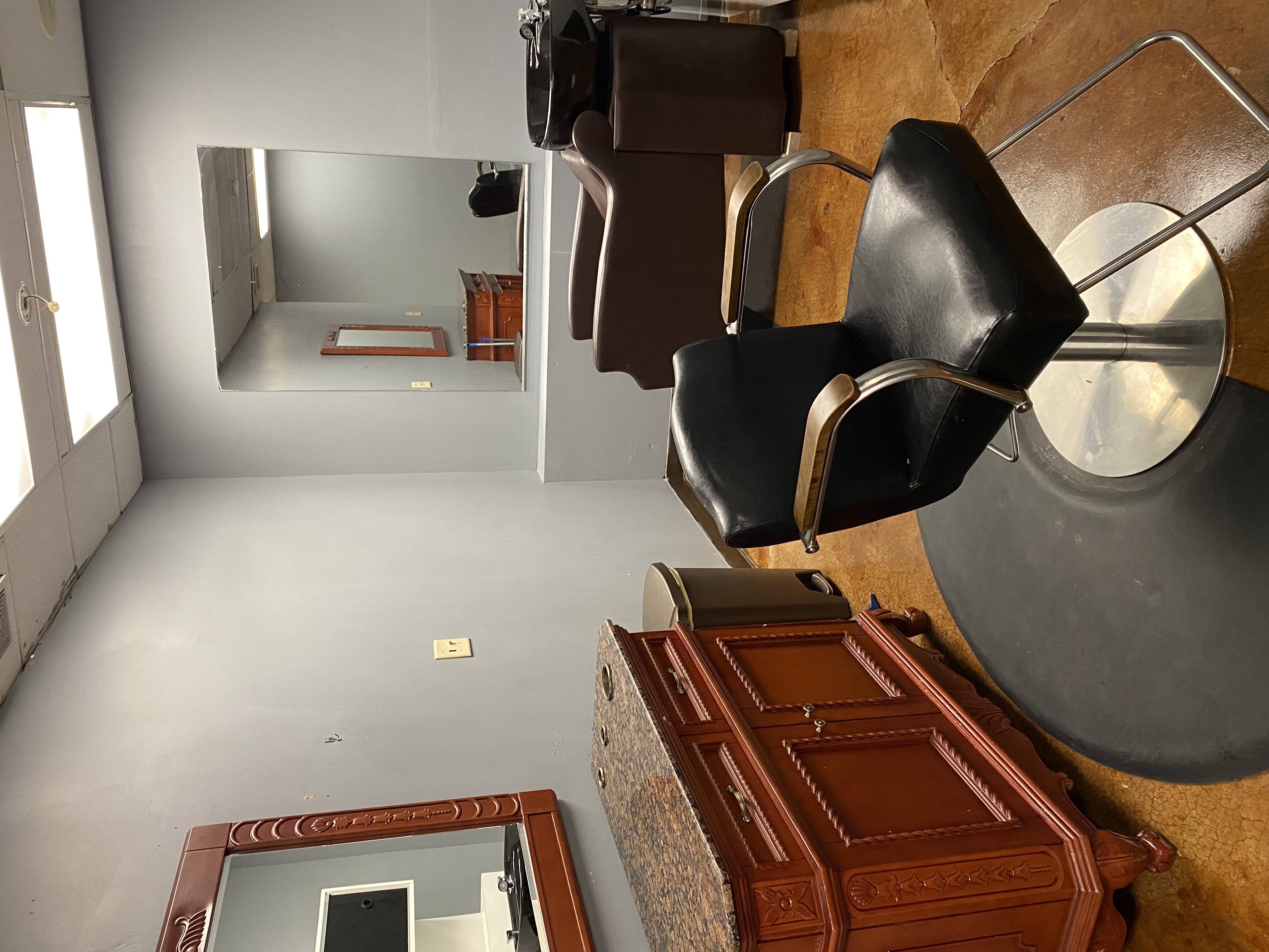 Beauty salon chair at Starz