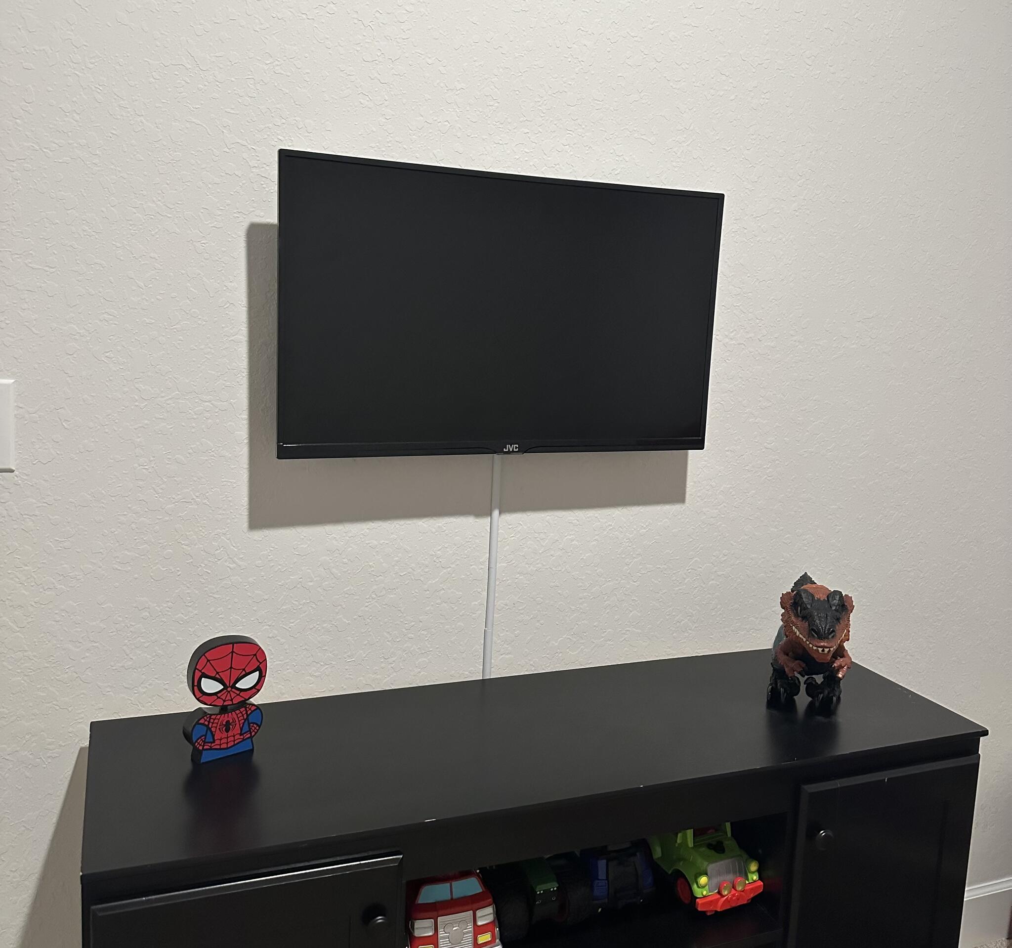 Big-Screen Over Fireplace
