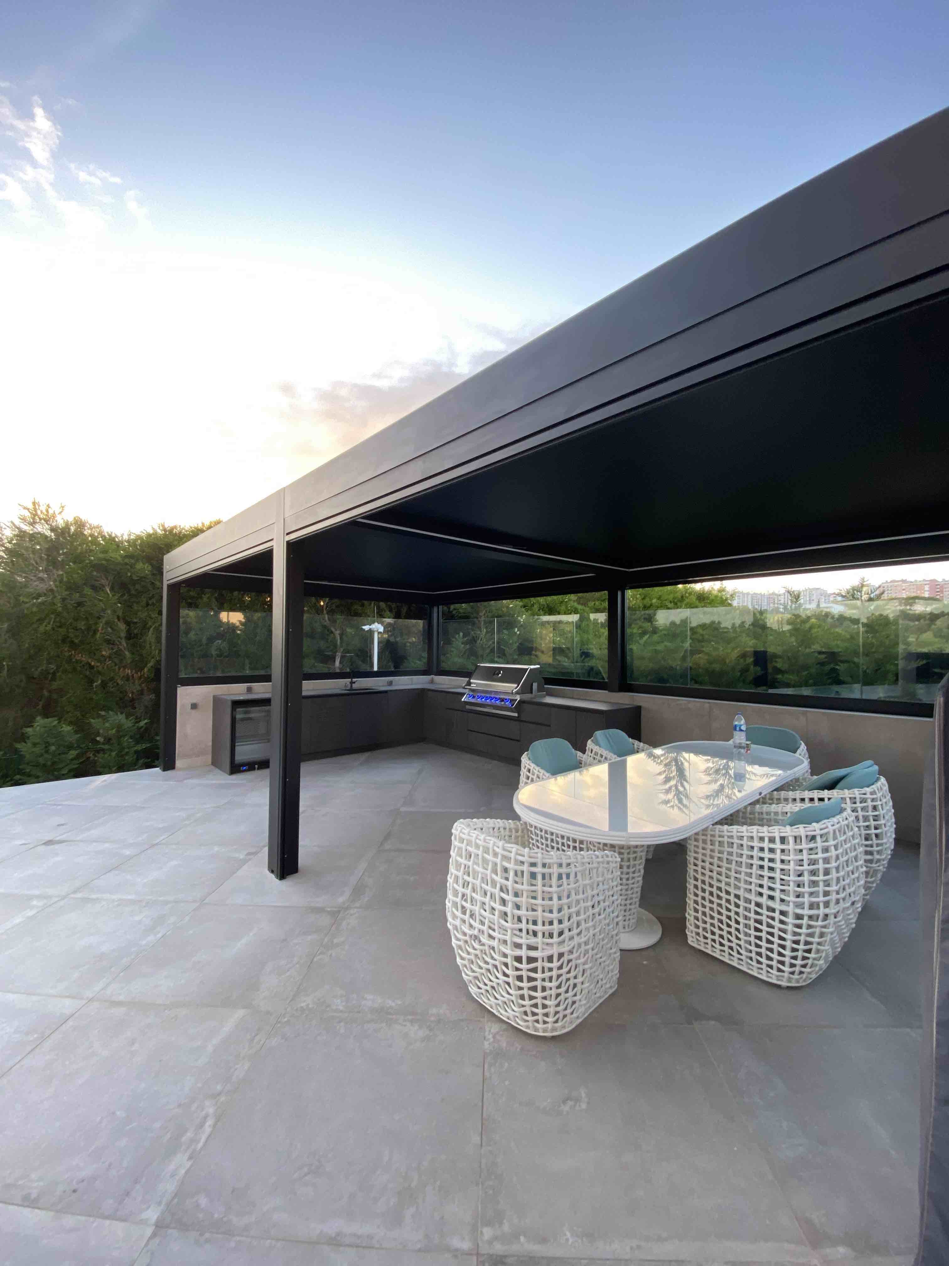 Depois: Cozinha com Pergola Bio Climática