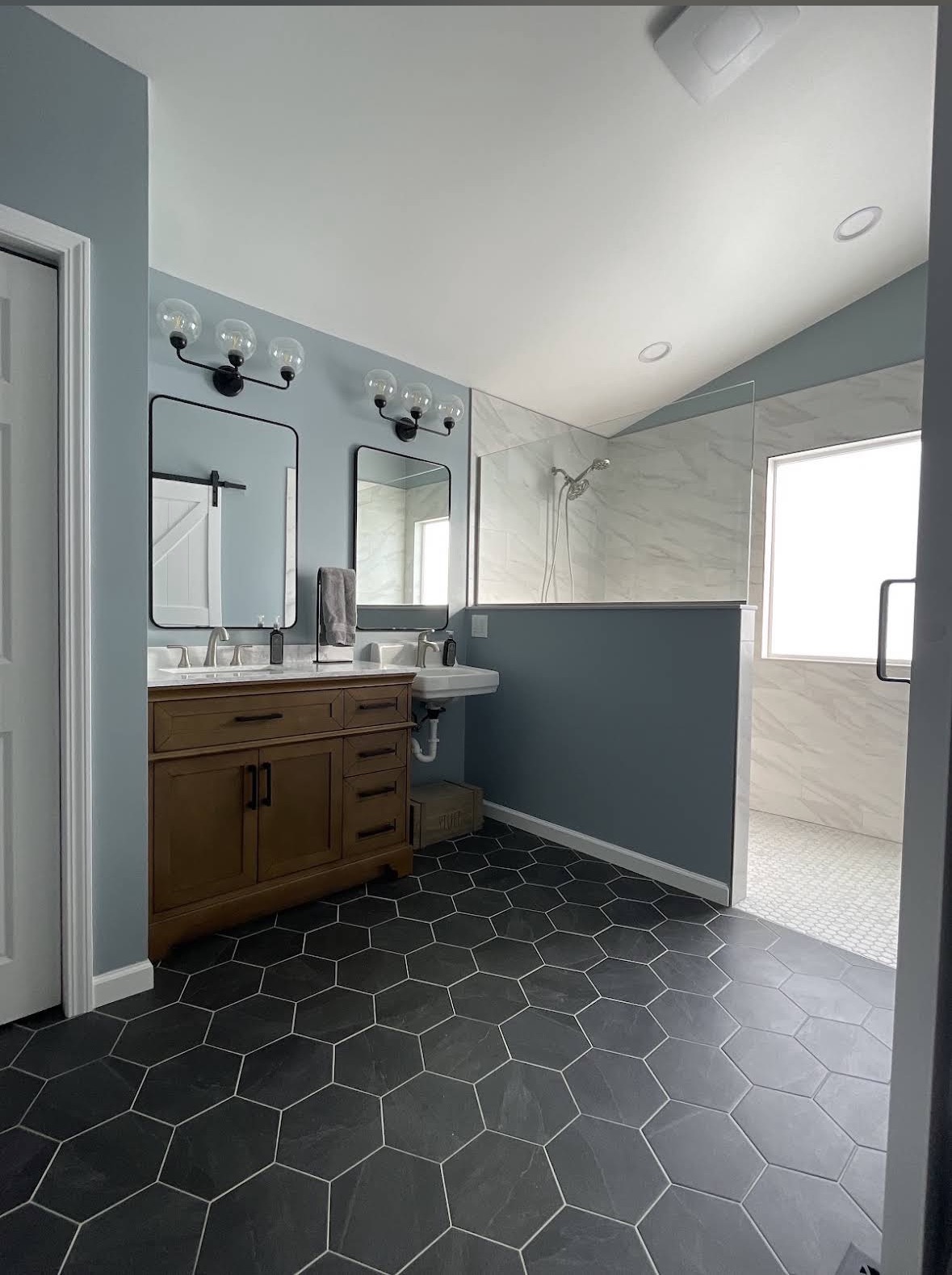 Hex-Tile Primary Bath