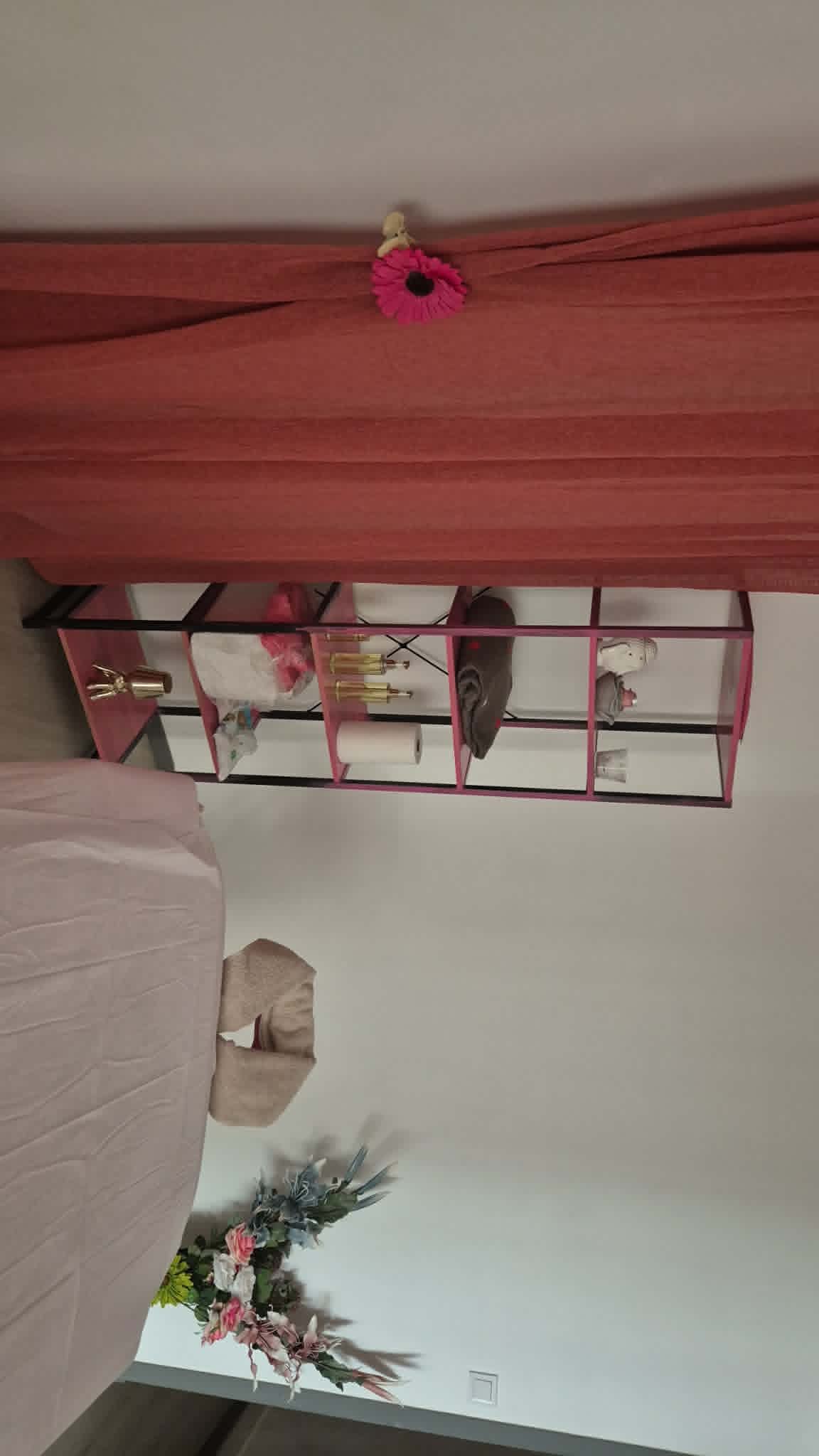 Étagère d'huiles et accessoires