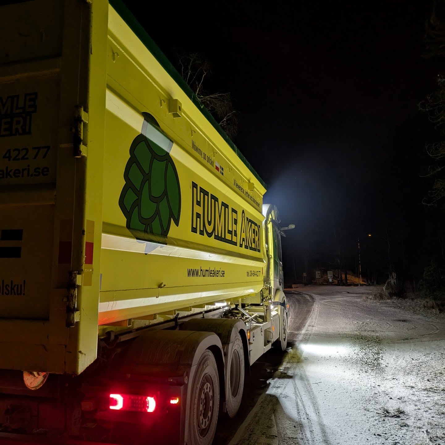 Yrkesarbetare på byggarbetsplats