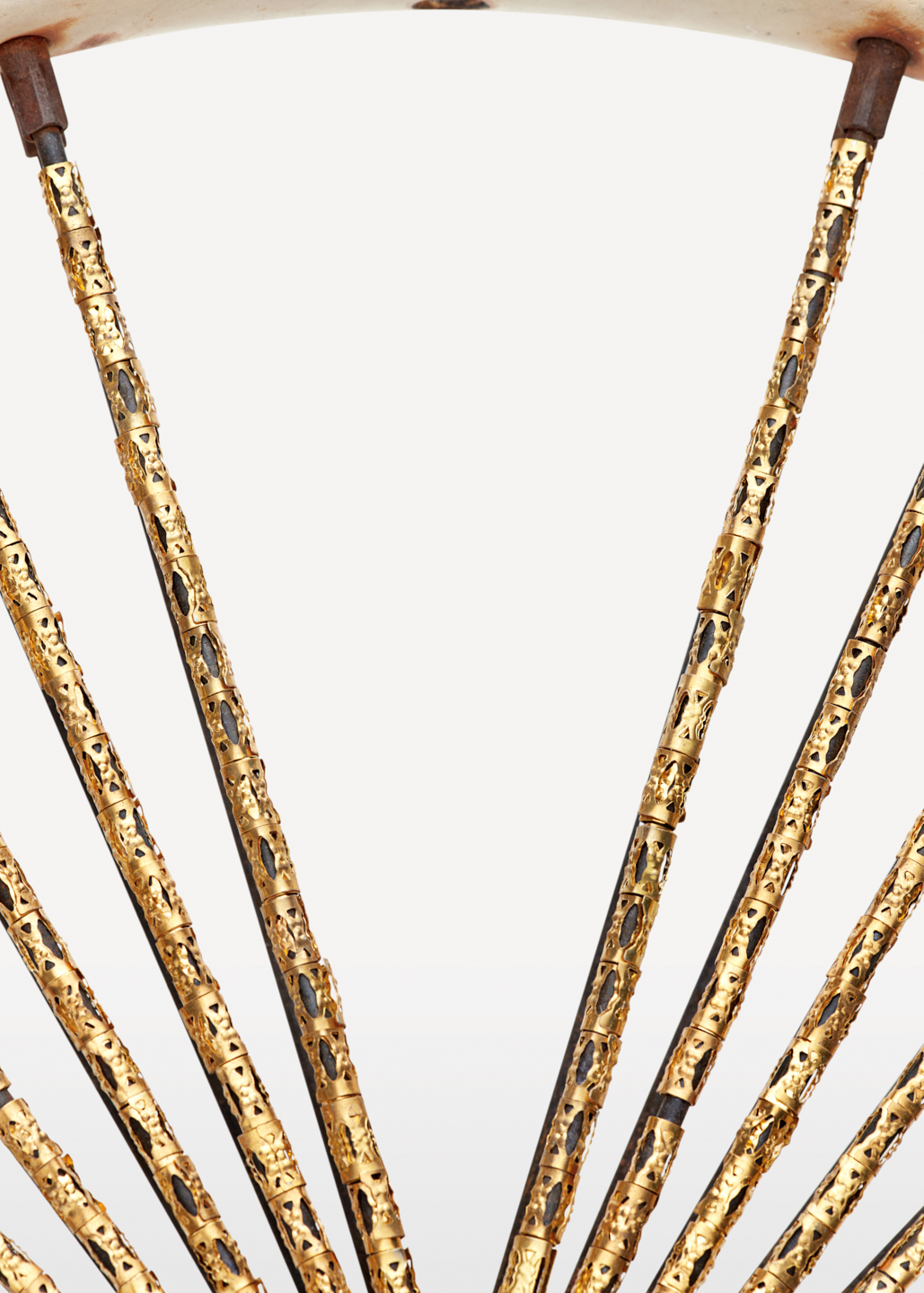 Gilt sculpture — a study in controlled reflection