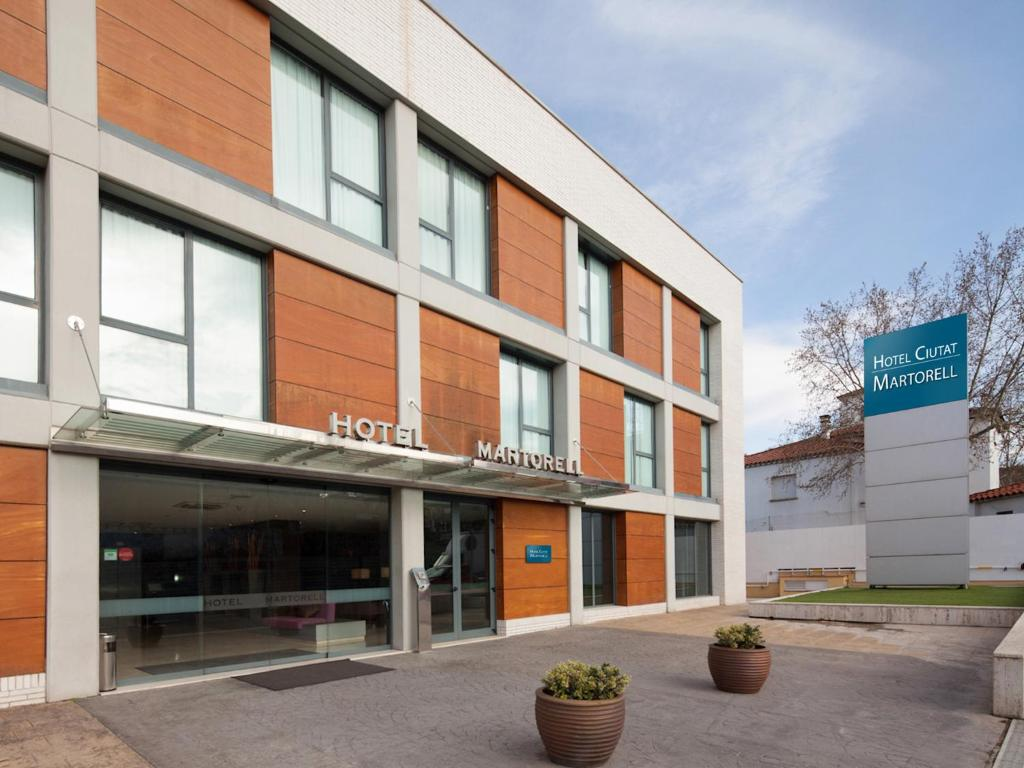 Hotel Ciutat Martorell - Alojamiento para viajes de negocios Hotel Ciutat Martorell - Hotel moderno cerca de SEAT Volkswagen en Martorell Barcelona