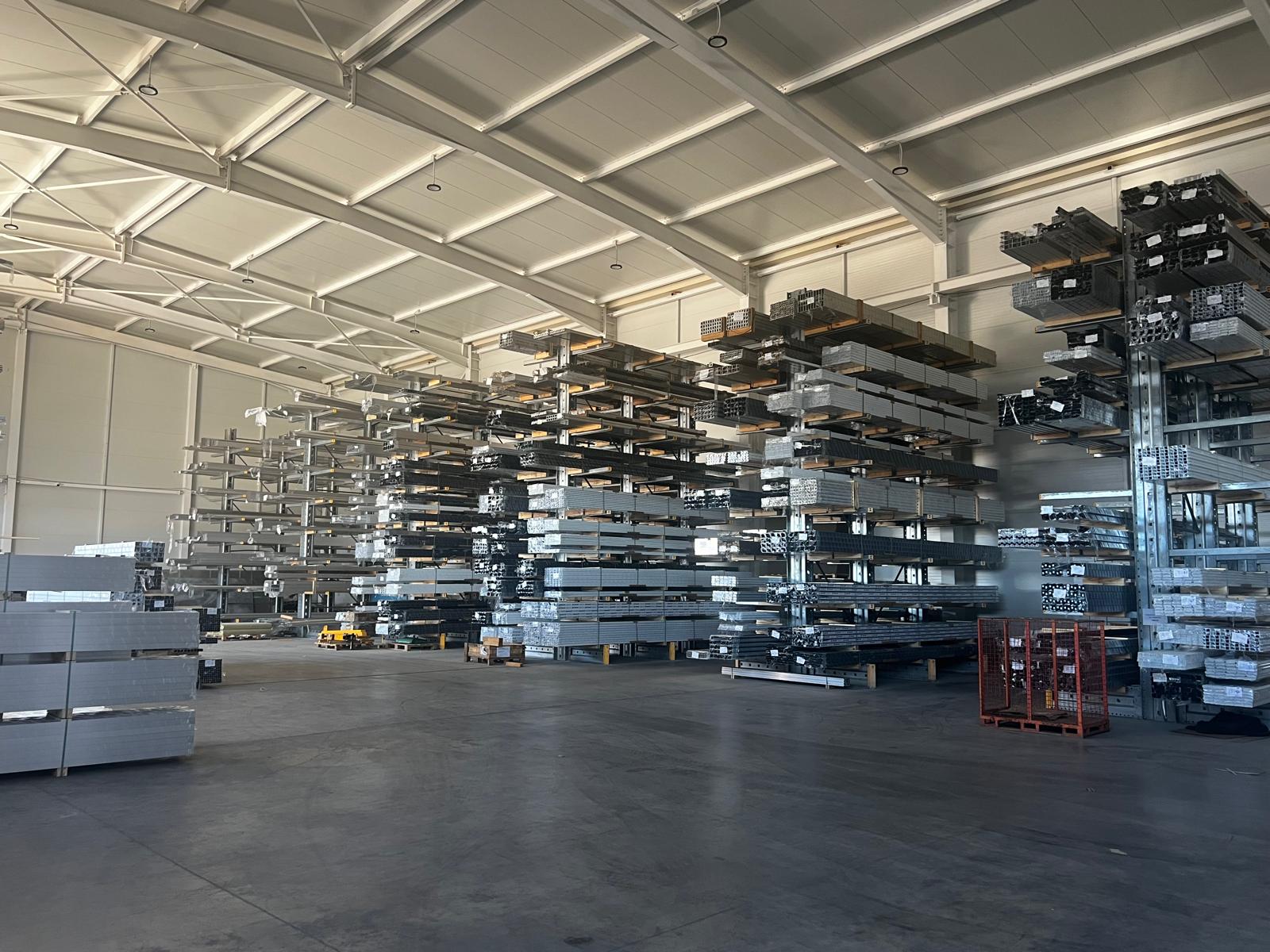 Aluminium profiles warehouse