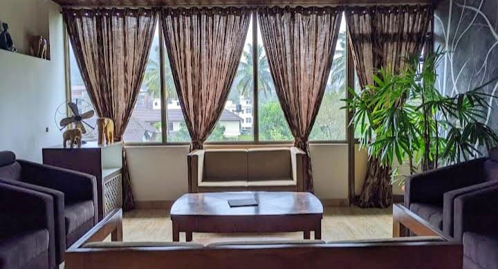 Lobby & Sitting Area