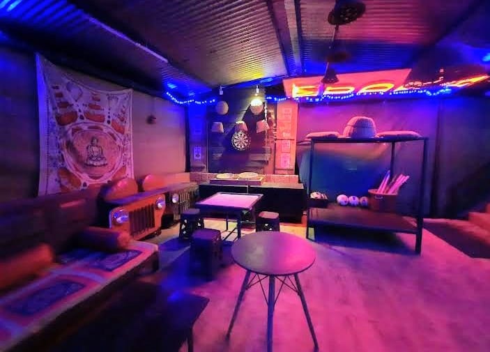 Lounge & Entertainment