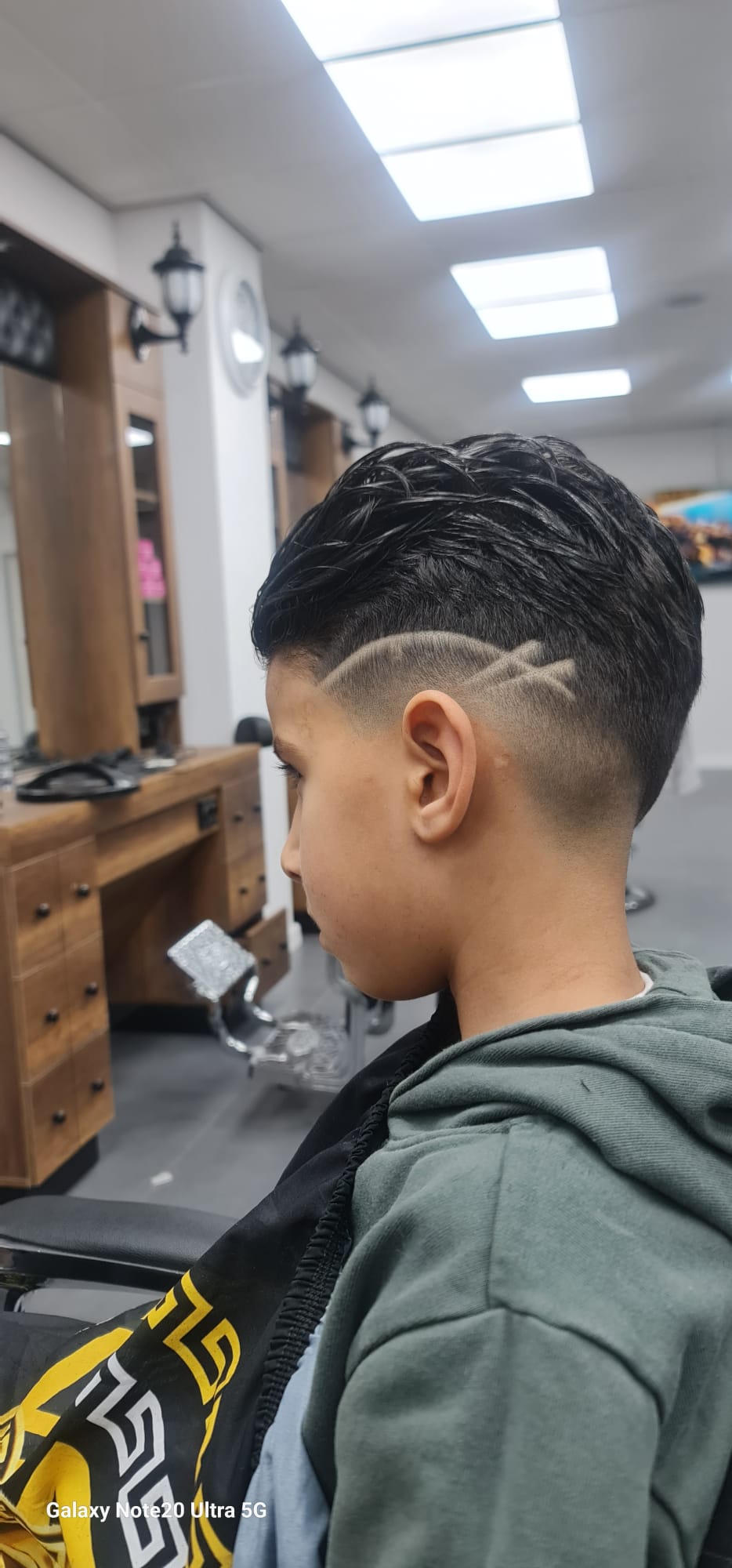 Sharp line design fade