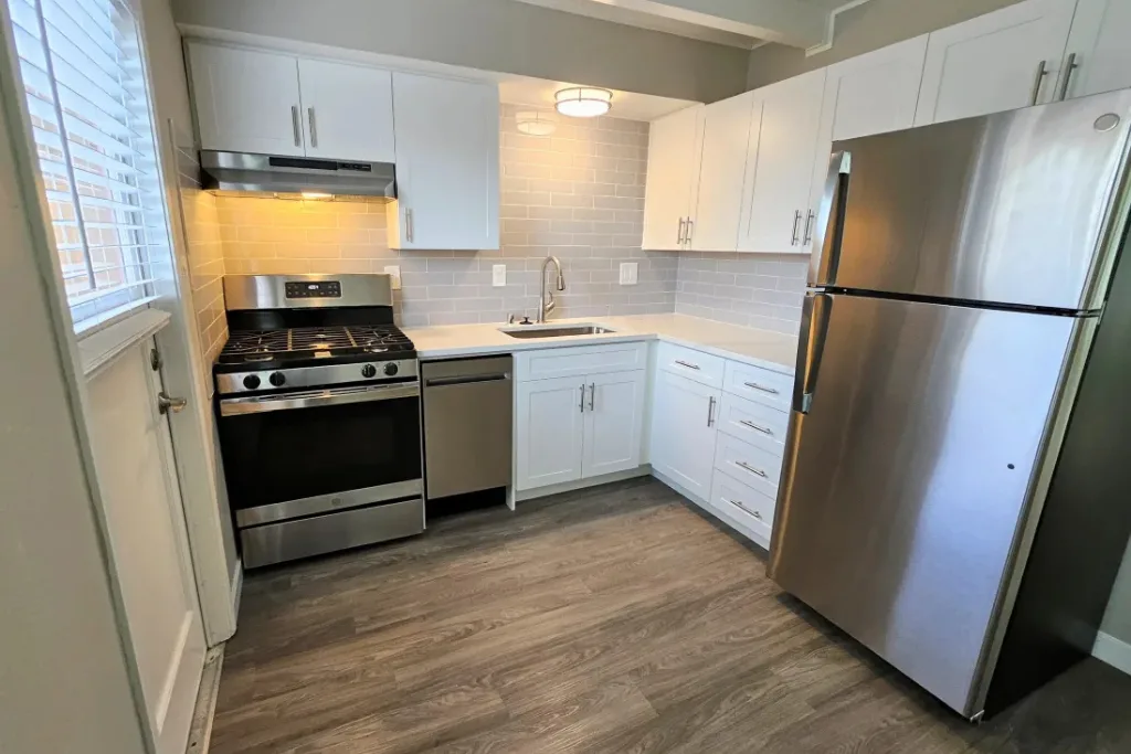 Compact U-Shape Kitchen